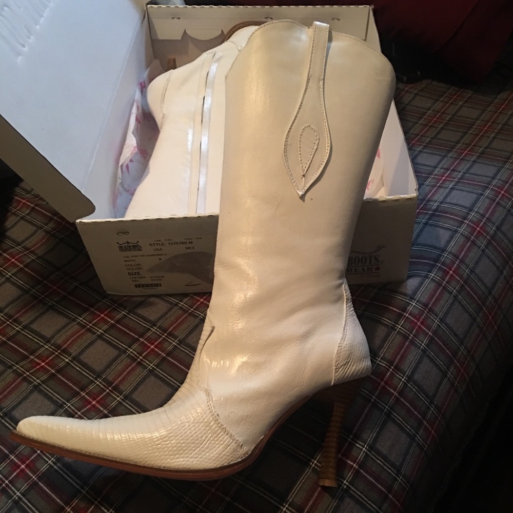 Women’s alligator tall boots size 10